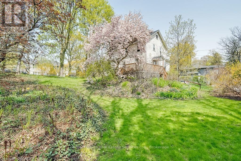 












200 WILLIAM STREET

,
Oakville (OO Old Oakville),




Ontario
L6J1C7

