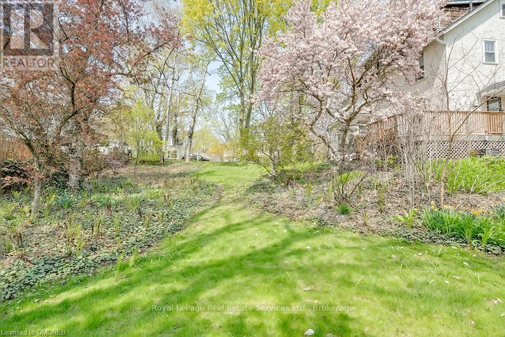 












200 WILLIAM STREET

,
Oakville (OO Old Oakville),




Ontario
L6J1C7


