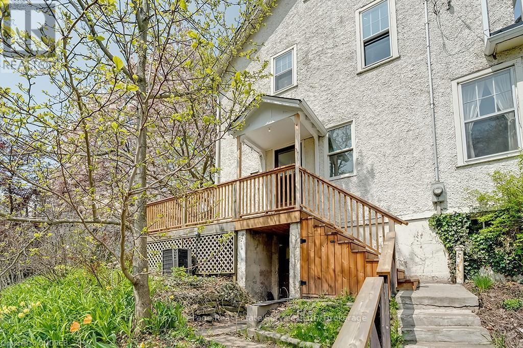 












200 WILLIAM STREET

,
Oakville (OO Old Oakville),




Ontario
L6J1C7

