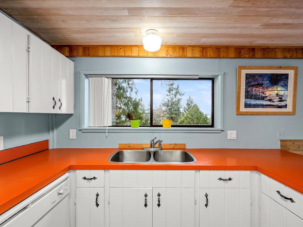 









915


Mount

Rd,
Hornby Island,




BC
V0R 1Z0

