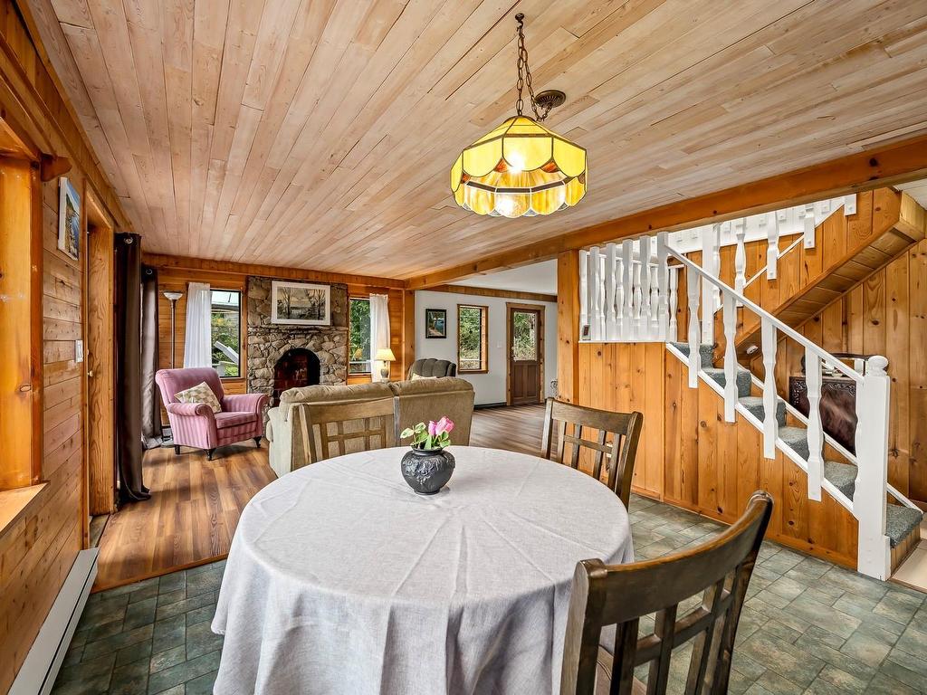 









915


Mount

Rd,
Hornby Island,




BC
V0R 1Z0

