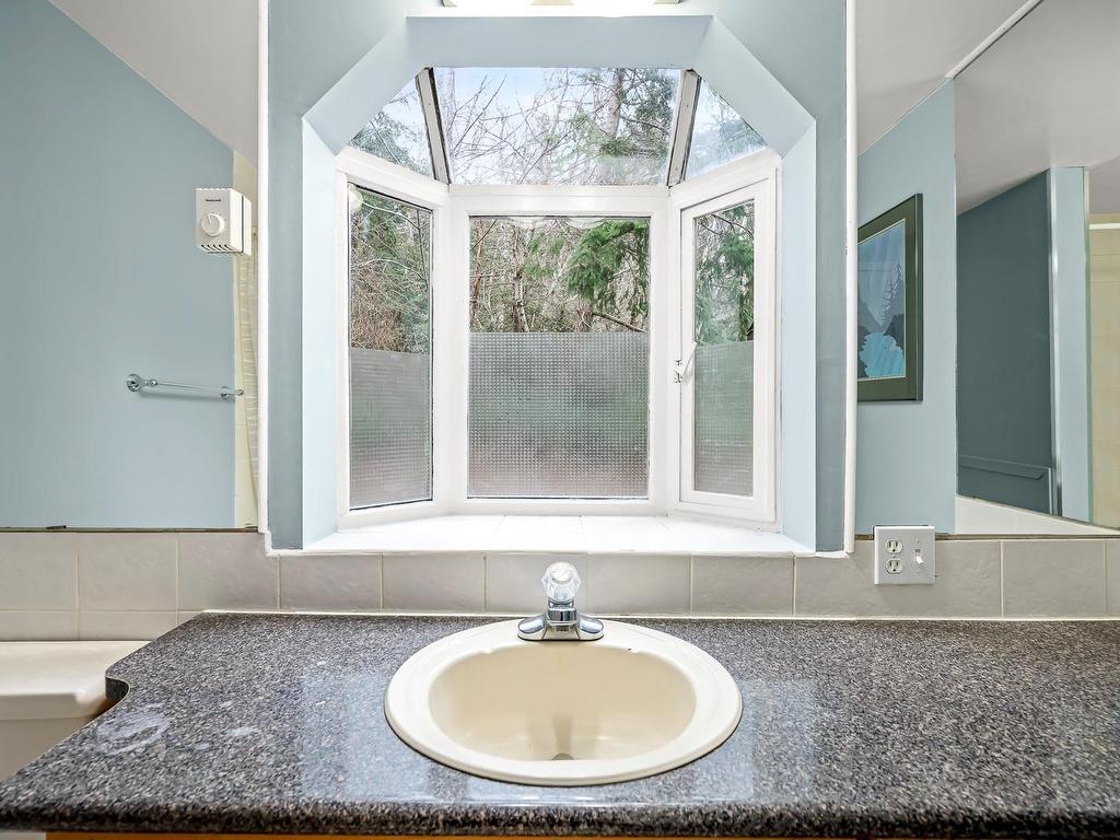 









915


Mount

Rd,
Hornby Island,




BC
V0R 1Z0

