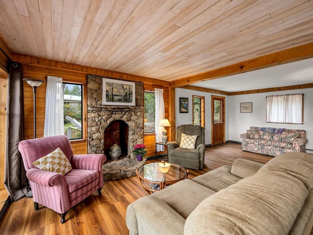 









915


Mount

Rd,
Hornby Island,




BC
V0R 1Z0

