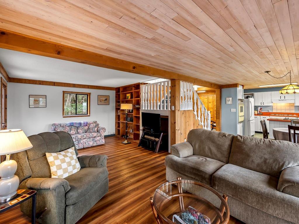 









915


Mount

Rd,
Hornby Island,




BC
V0R 1Z0

