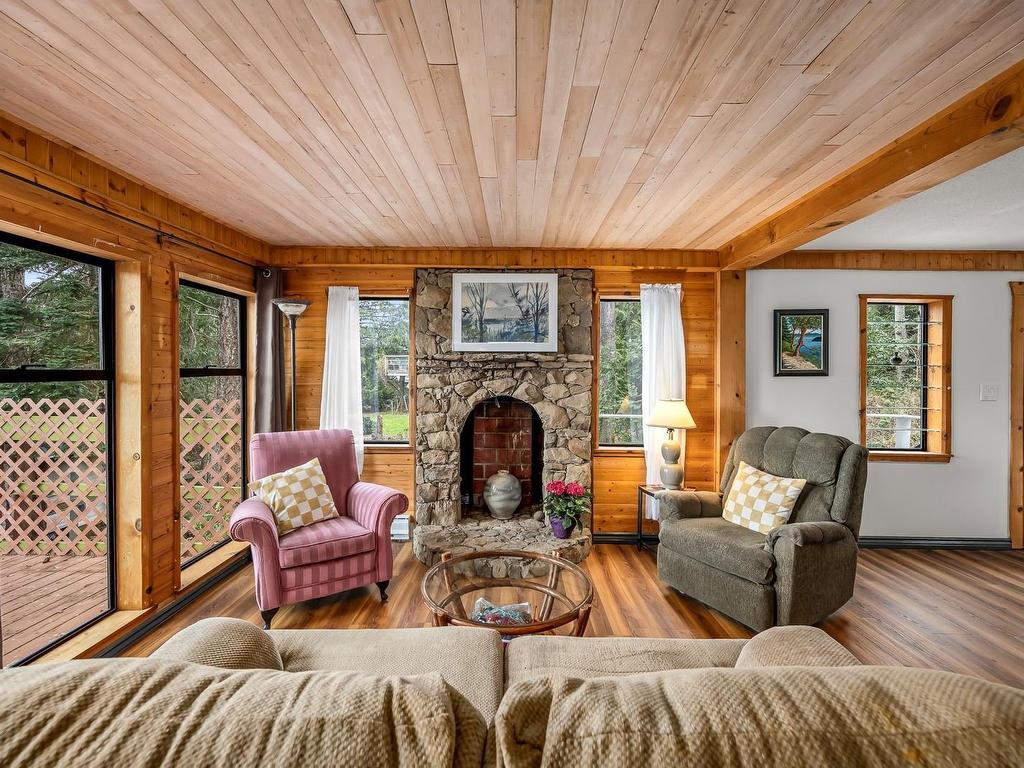 









915


Mount

Rd,
Hornby Island,




BC
V0R 1Z0

