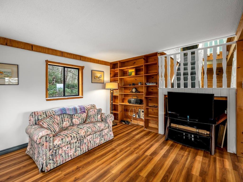 









915


Mount

Rd,
Hornby Island,




BC
V0R 1Z0

