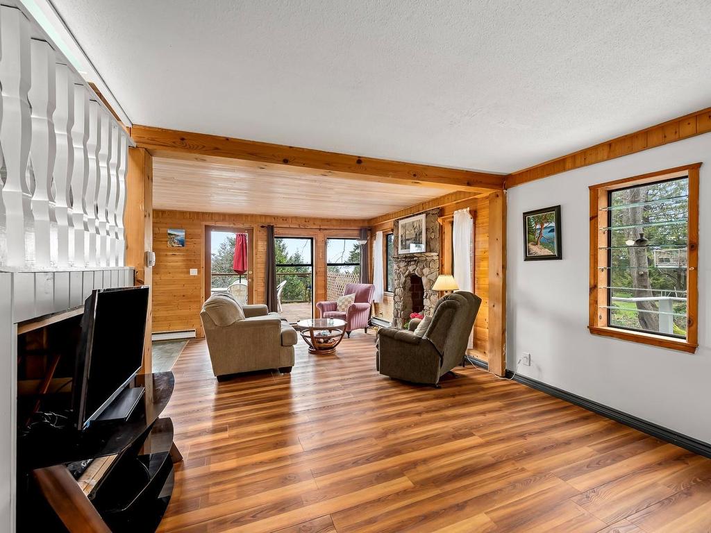 









915


Mount

Rd,
Hornby Island,




BC
V0R 1Z0

