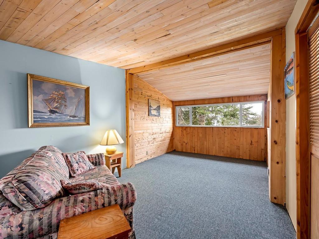 









915


Mount

Rd,
Hornby Island,




BC
V0R 1Z0

