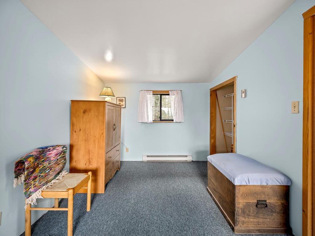 









915


Mount

Rd,
Hornby Island,




BC
V0R 1Z0

