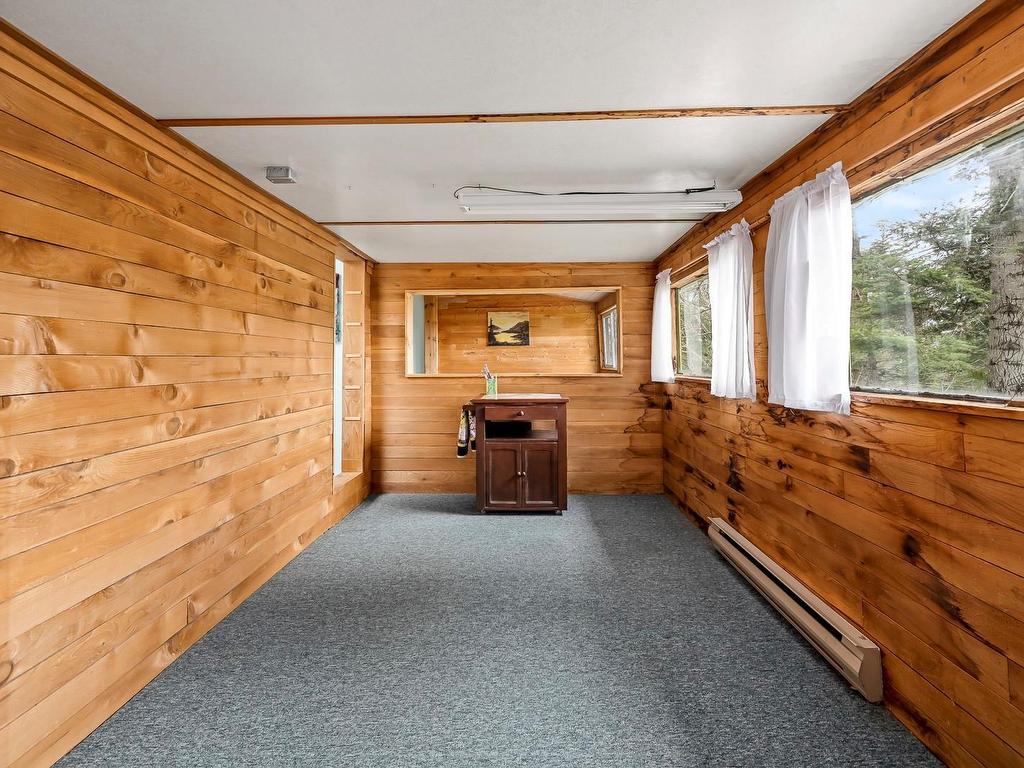 









915


Mount

Rd,
Hornby Island,




BC
V0R 1Z0

