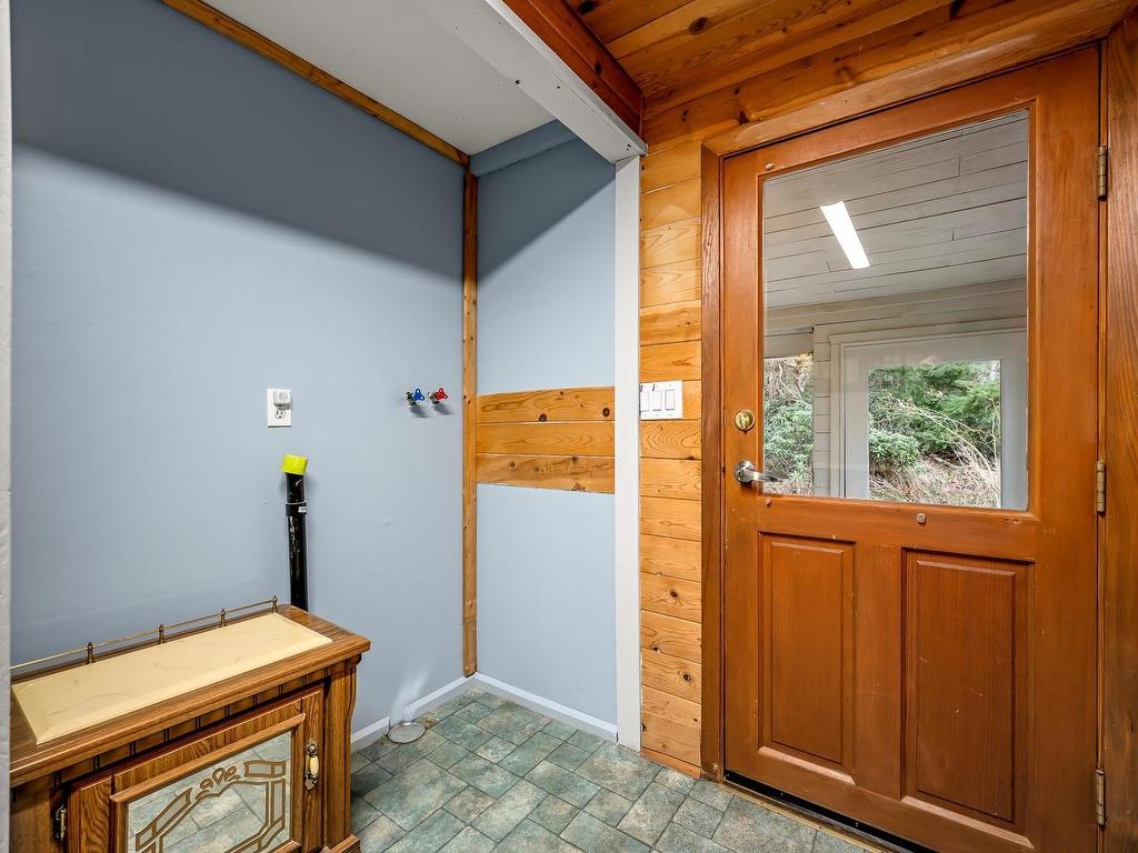 









915


Mount

Rd,
Hornby Island,




BC
V0R 1Z0

