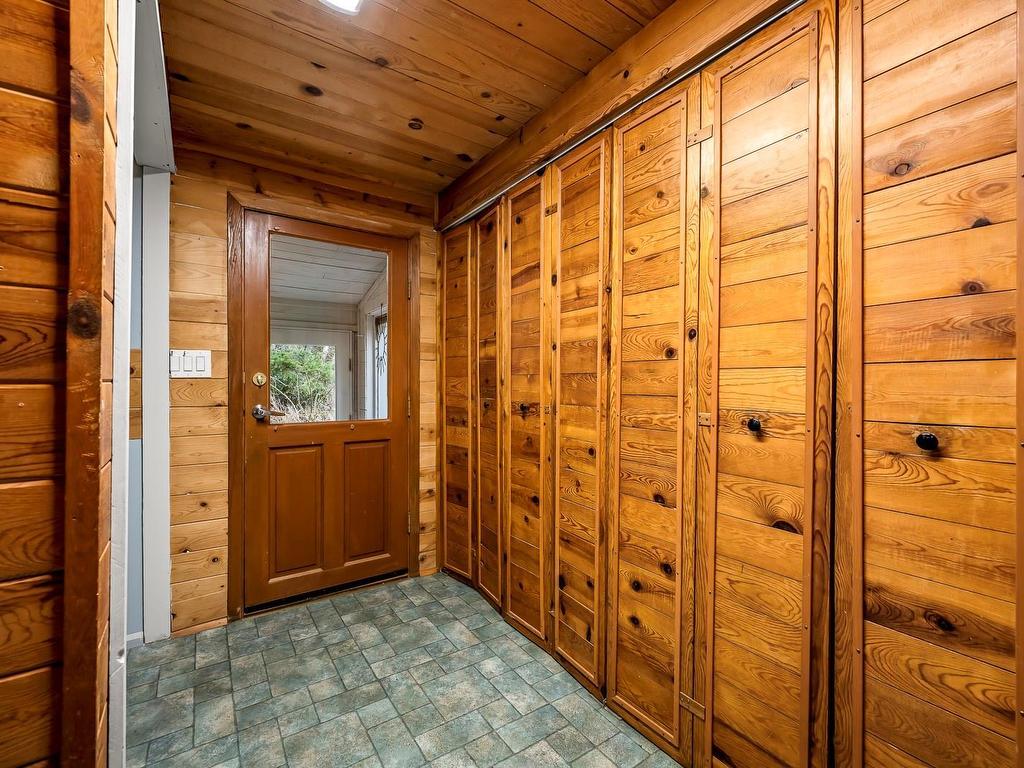 









915


Mount

Rd,
Hornby Island,




BC
V0R 1Z0

