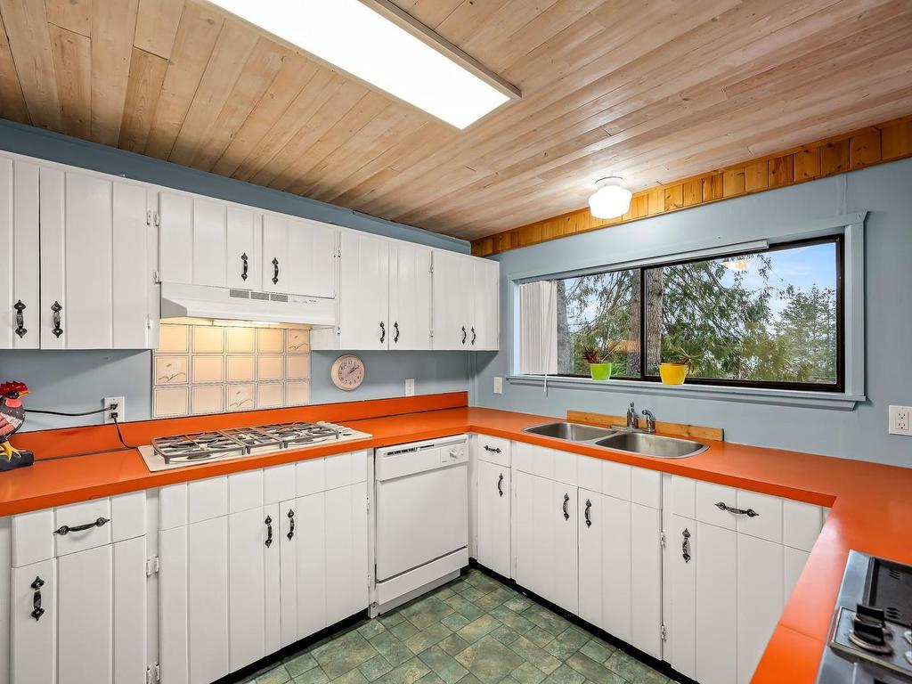 









915


Mount

Rd,
Hornby Island,




BC
V0R 1Z0

