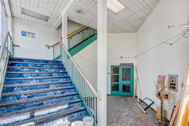 









268


King

ST,
Winnipeg,




MB
R3B 1J5

