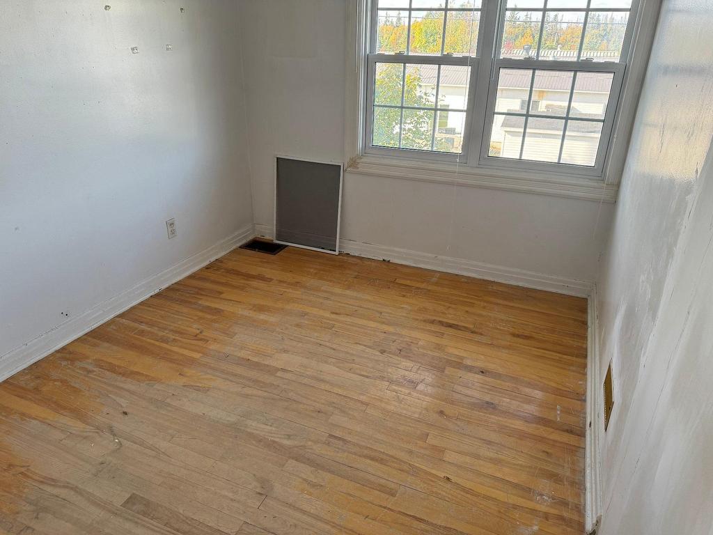 









46


Rue de la Baie-d'Ungava

,
Sept-Îles,




QC
G0G2B0


