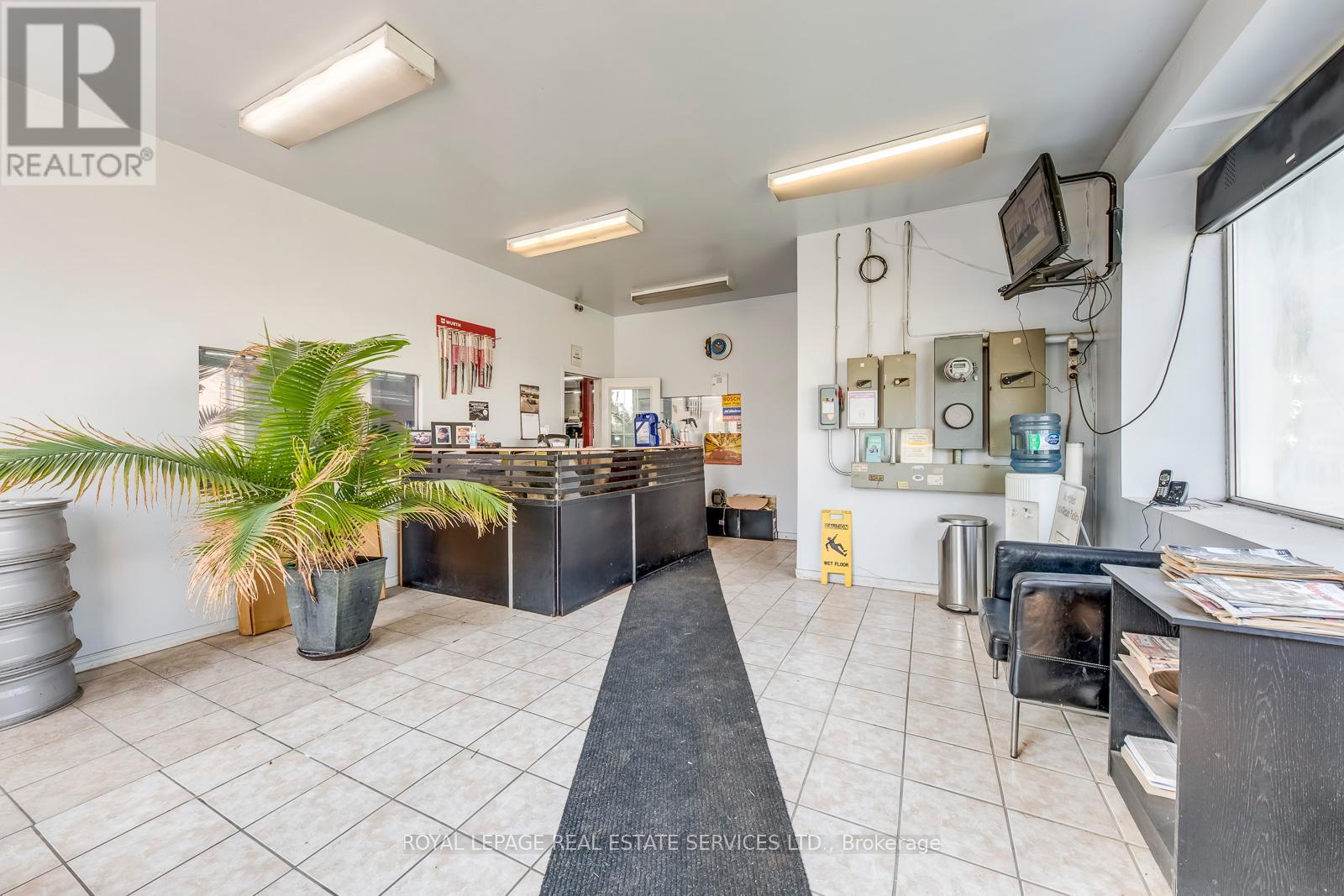 












11 TOWNS ROAD

,
Toronto,




Ontario
M8Z1A2

