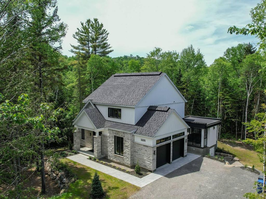 









3205


Rue du Chinook

,
Sainte-Adèle,




QC
J8B0L3

