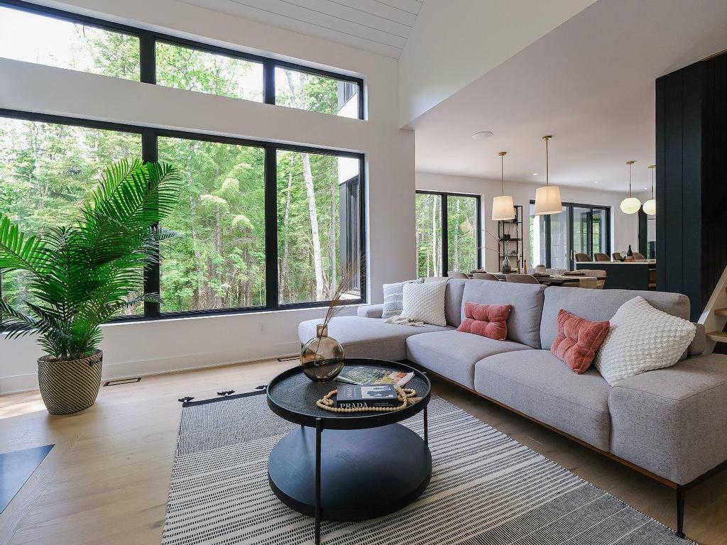 









3205


Rue du Chinook

,
Sainte-Adèle,




QC
J8B0L3


