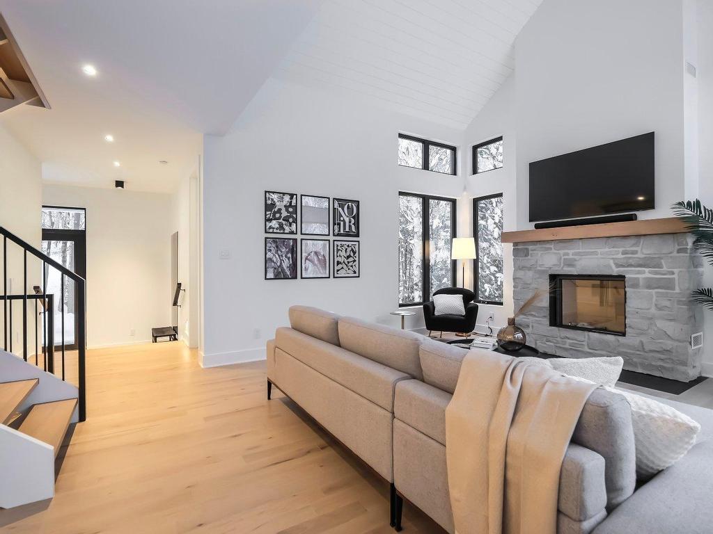 









3205


Rue du Chinook

,
Sainte-Adèle,




QC
J8B0L3

