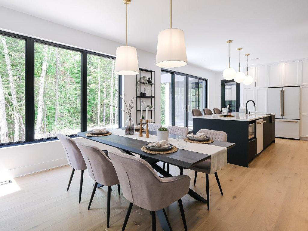 









3205


Rue du Chinook

,
Sainte-Adèle,




QC
J8B0L3

