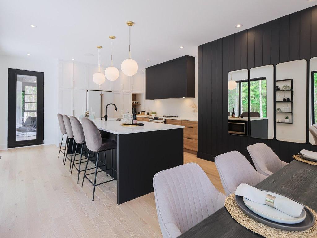 









3205


Rue du Chinook

,
Sainte-Adèle,




QC
J8B0L3

