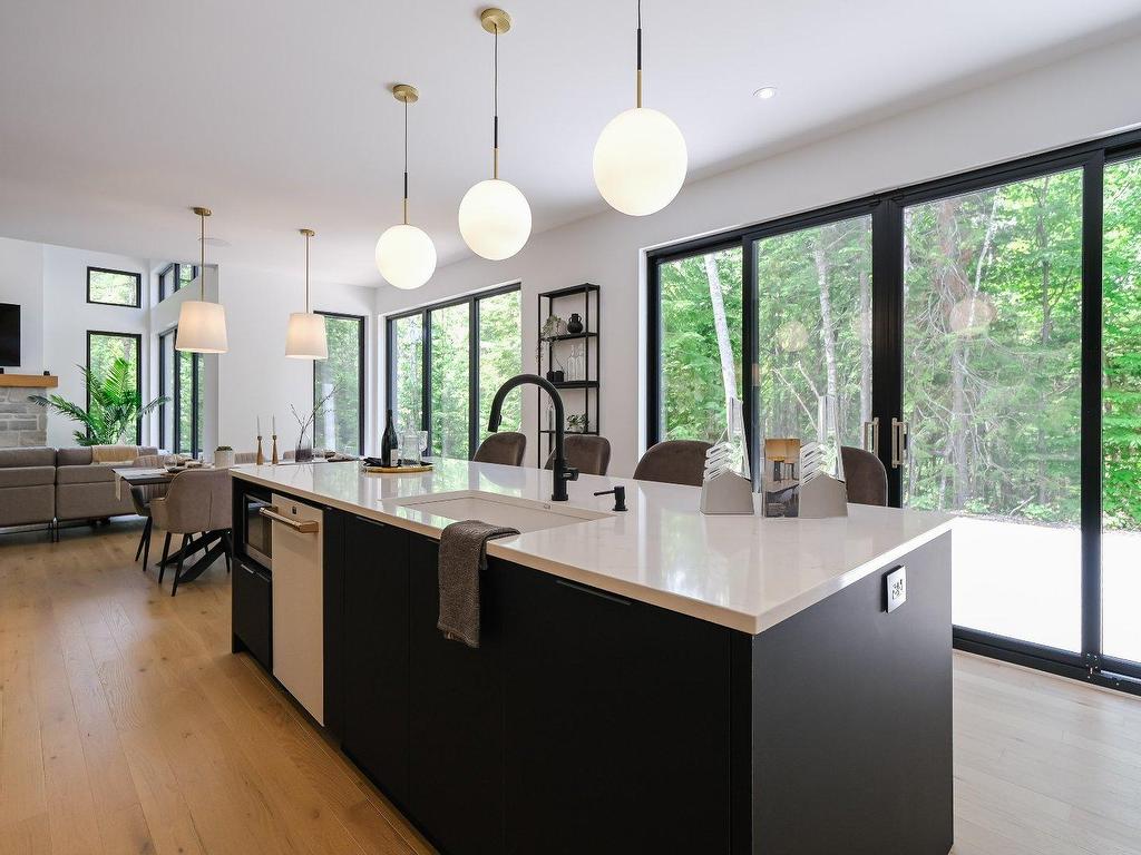 









3205


Rue du Chinook

,
Sainte-Adèle,




QC
J8B0L3

