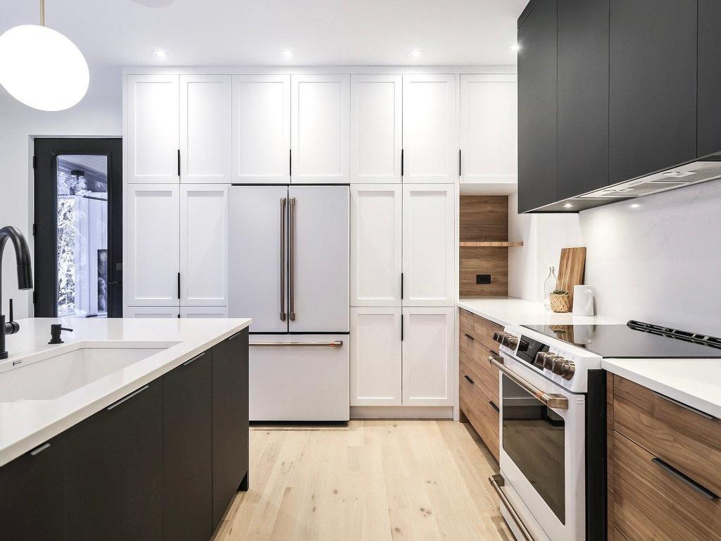 









3205


Rue du Chinook

,
Sainte-Adèle,




QC
J8B0L3

