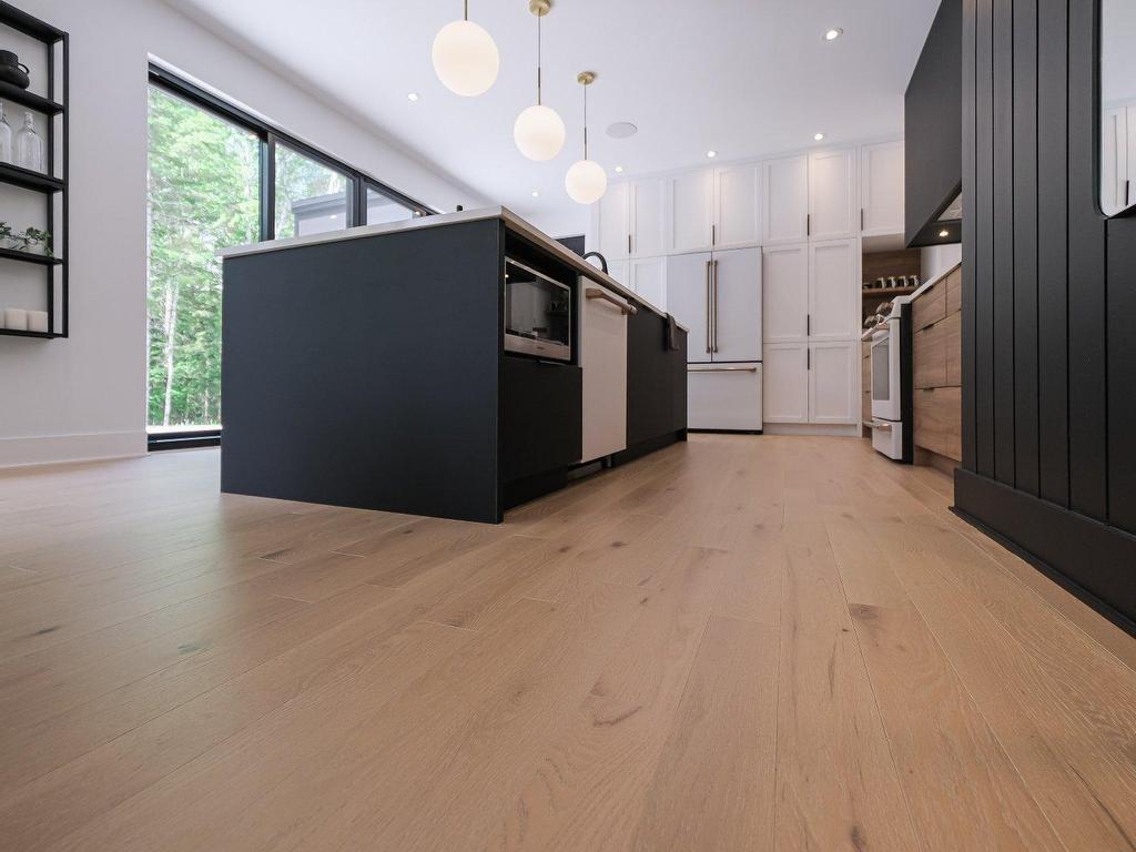 









3205


Rue du Chinook

,
Sainte-Adèle,




QC
J8B0L3

