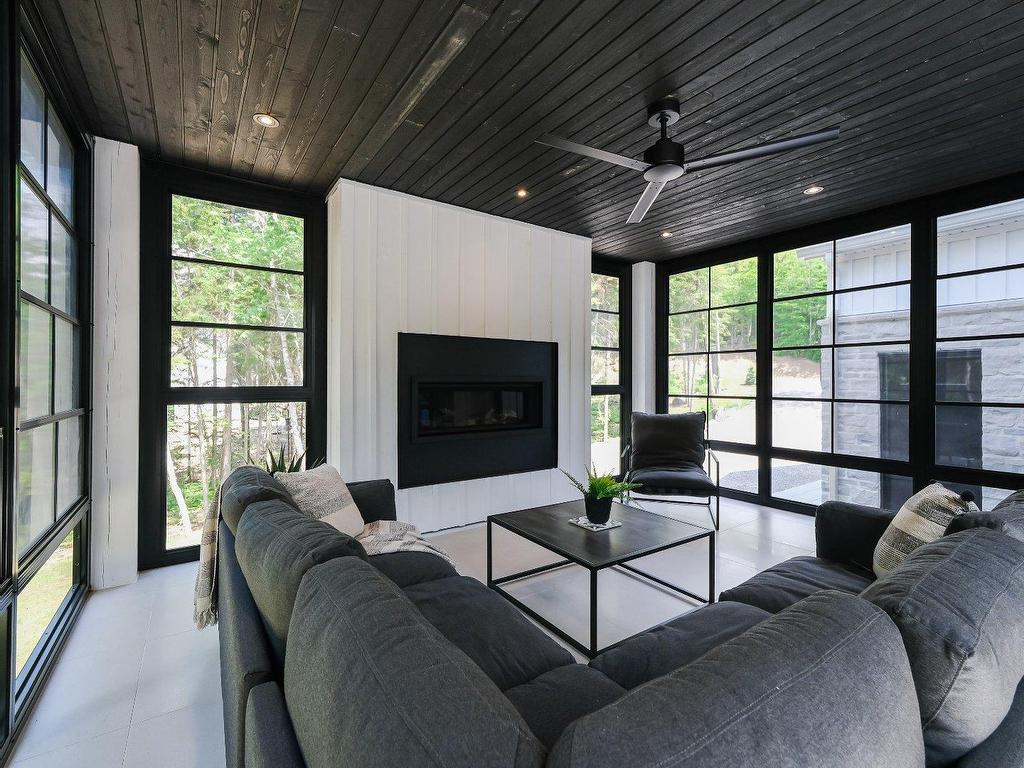 









3205


Rue du Chinook

,
Sainte-Adèle,




QC
J8B0L3

