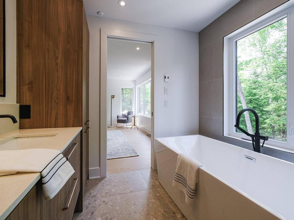 









3205


Rue du Chinook

,
Sainte-Adèle,




QC
J8B0L3

