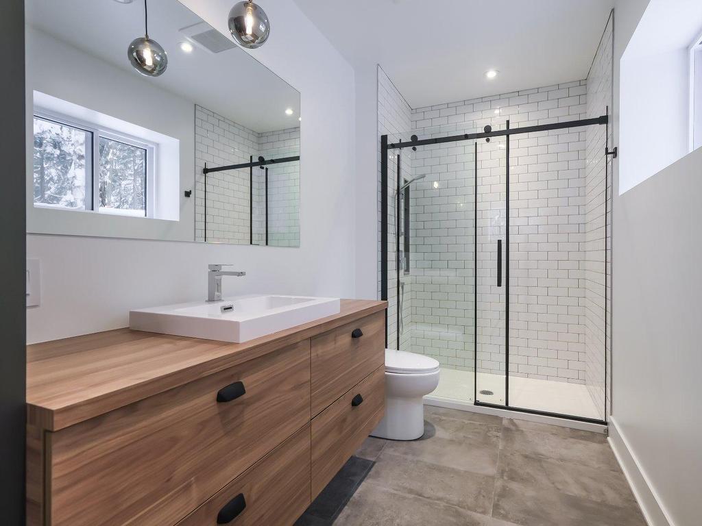 









3205


Rue du Chinook

,
Sainte-Adèle,




QC
J8B0L3

