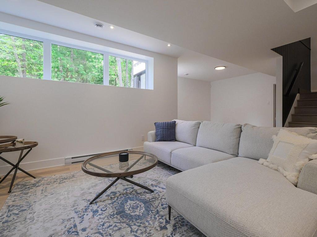 









3205


Rue du Chinook

,
Sainte-Adèle,




QC
J8B0L3

