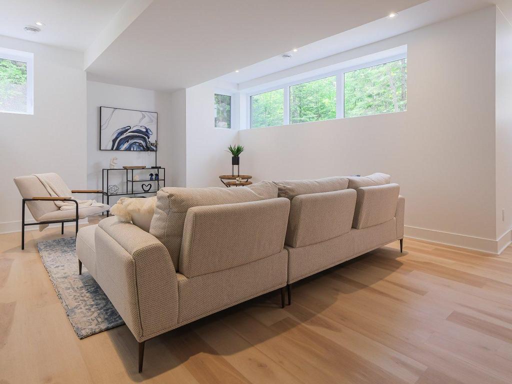 









3205


Rue du Chinook

,
Sainte-Adèle,




QC
J8B0L3

