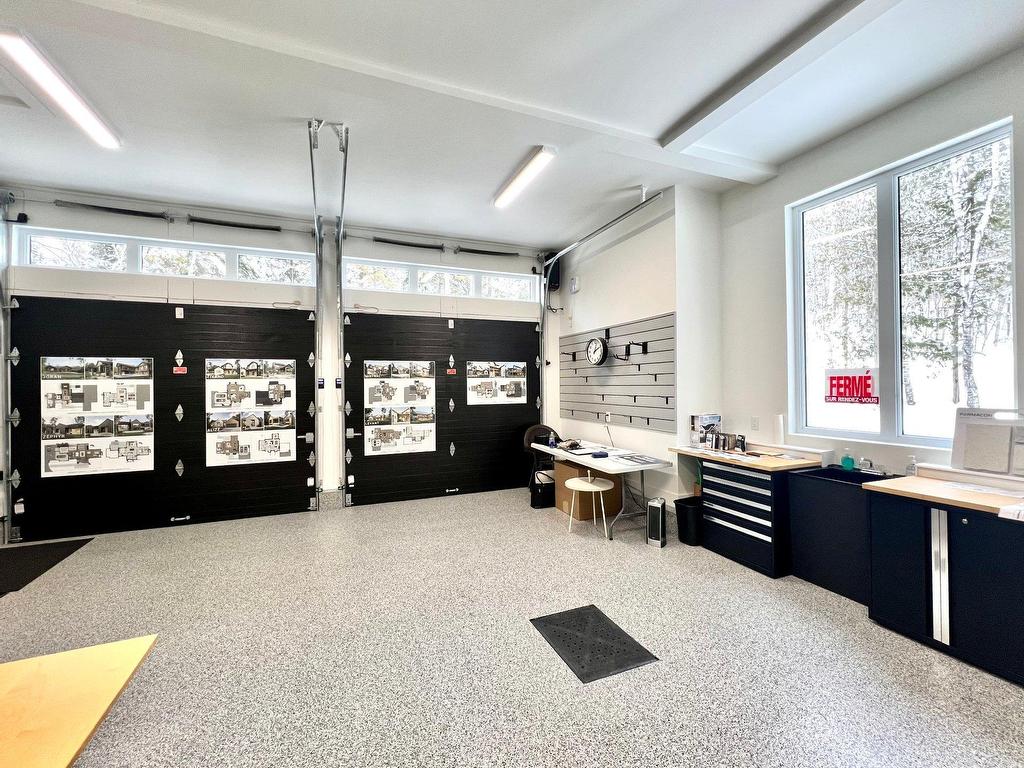 









3205


Rue du Chinook

,
Sainte-Adèle,




QC
J8B0L3

