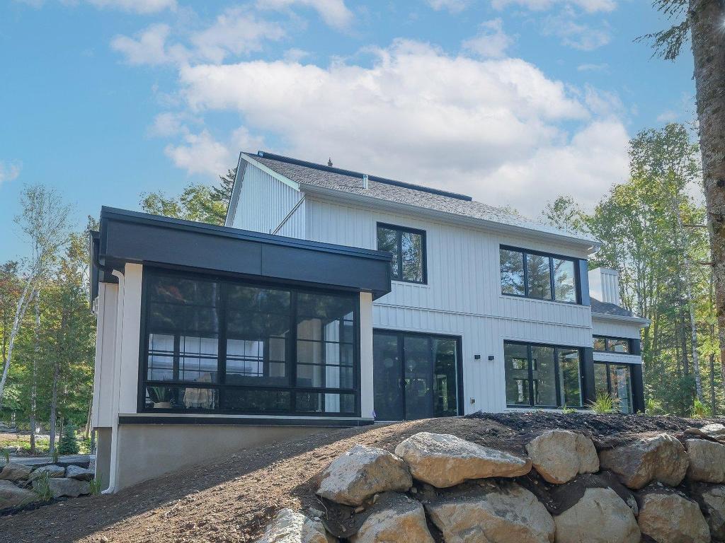 









3205


Rue du Chinook

,
Sainte-Adèle,




QC
J8B0L3

