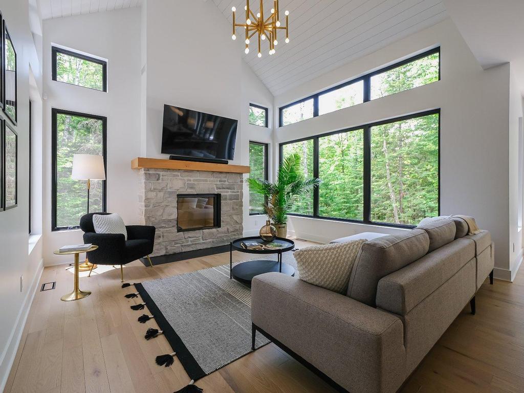 









3205


Rue du Chinook

,
Sainte-Adèle,




QC
J8B0L3

