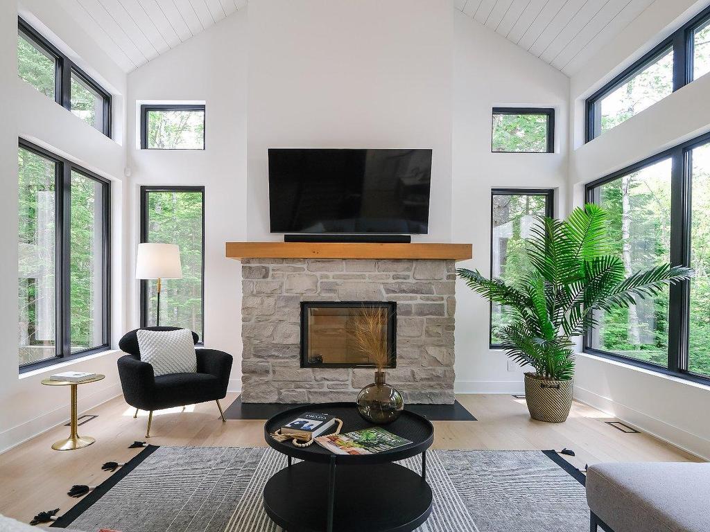 









3205


Rue du Chinook

,
Sainte-Adèle,




QC
J8B0L3

