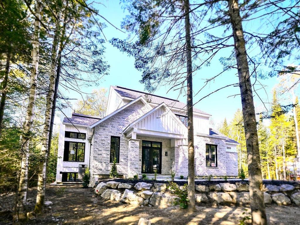 









3205


Rue du Chinook

,
Sainte-Adèle,




QC
J8B0L3

