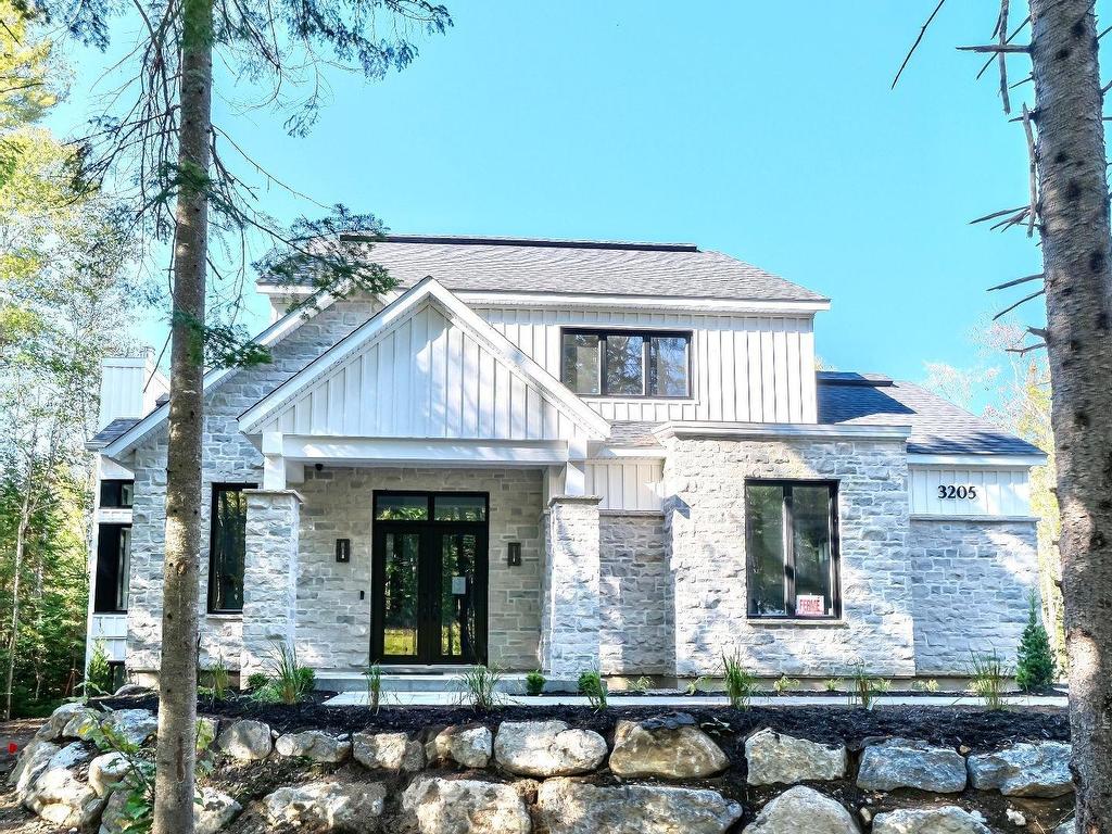 









3205


Rue du Chinook

,
Sainte-Adèle,




QC
J8B0L3

