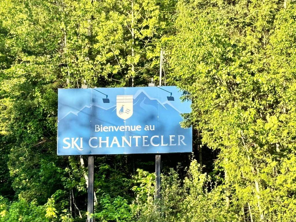 









3205


Rue du Chinook

,
Sainte-Adèle,




QC
J8B0L3

