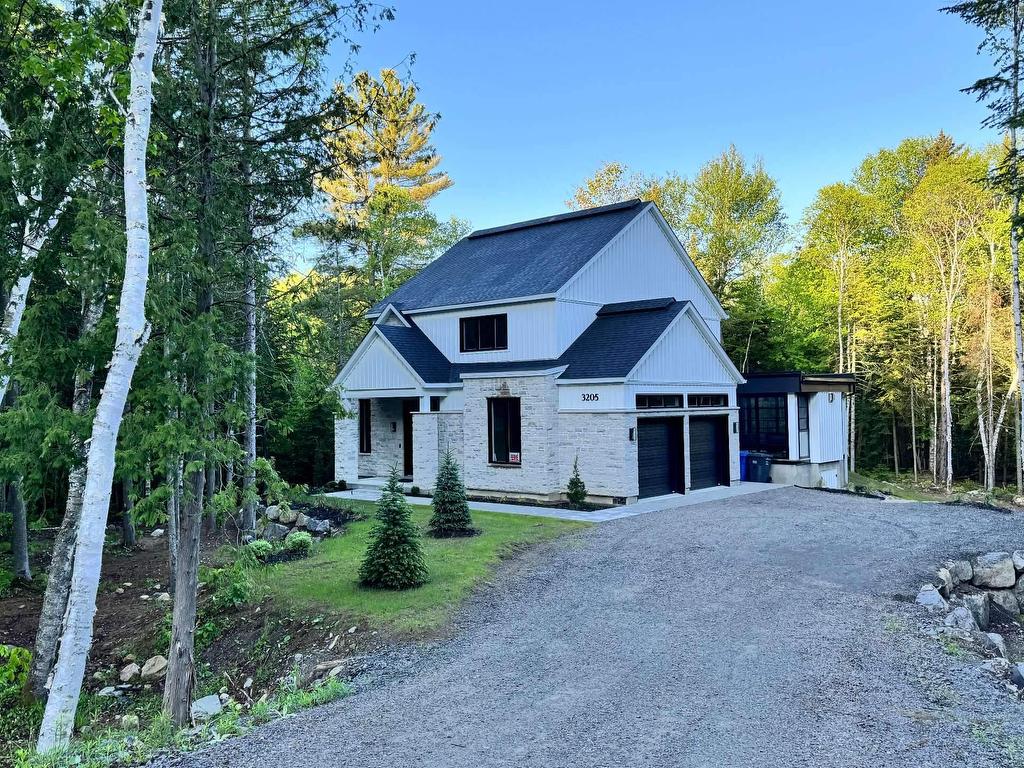 









3205


Rue du Chinook

,
Sainte-Adèle,




QC
J8B0L3


