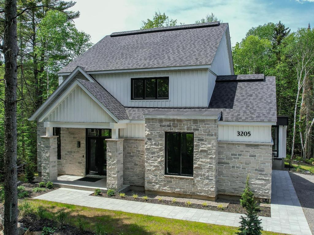 









3205


Rue du Chinook

,
Sainte-Adèle,




QC
J8B0L3

