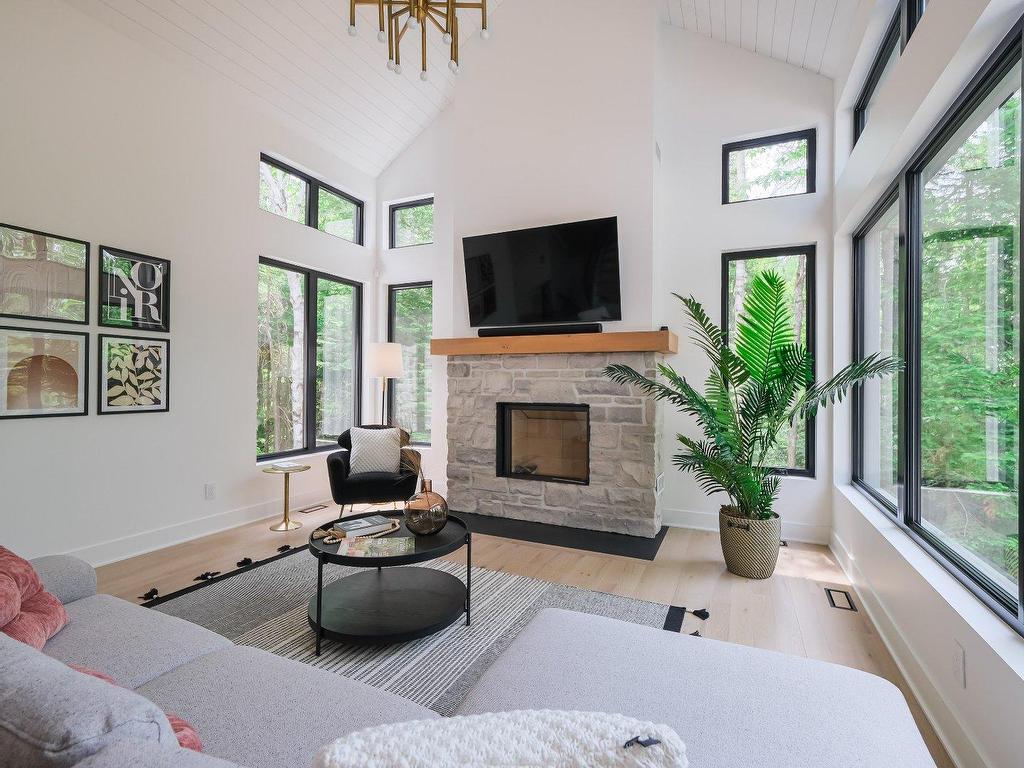 









3205


Rue du Chinook

,
Sainte-Adèle,




QC
J8B0L3

