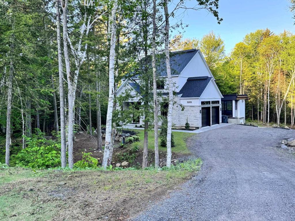 









3205


Rue du Chinook

,
Sainte-Adèle,




QC
J8B0L3

