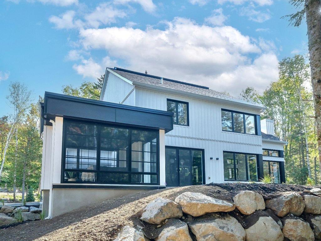









3205


Rue du Chinook

,
Sainte-Adèle,




QC
J8B0L3

