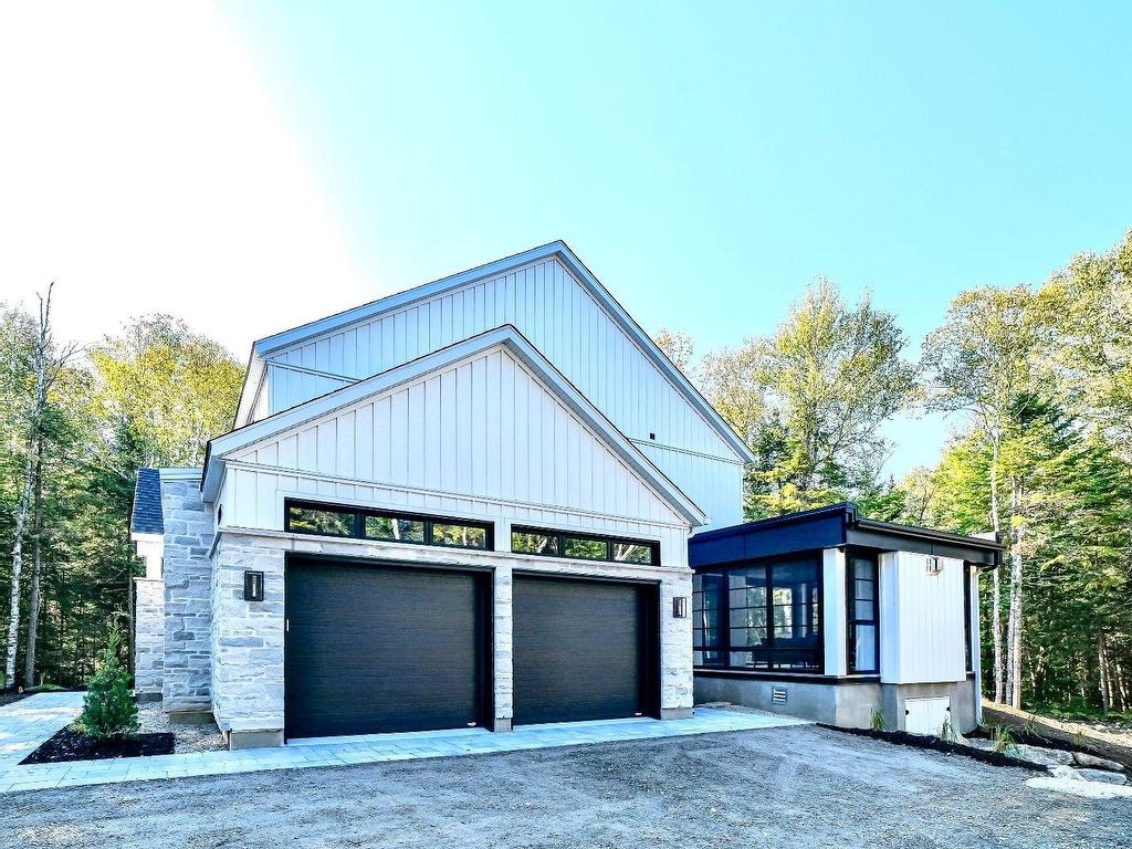 









3205


Rue du Chinook

,
Sainte-Adèle,




QC
J8B0L3

