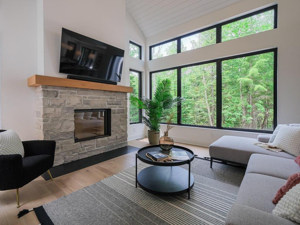 









3205


Rue du Chinook

,
Sainte-Adèle,




QC
J8B0L3

