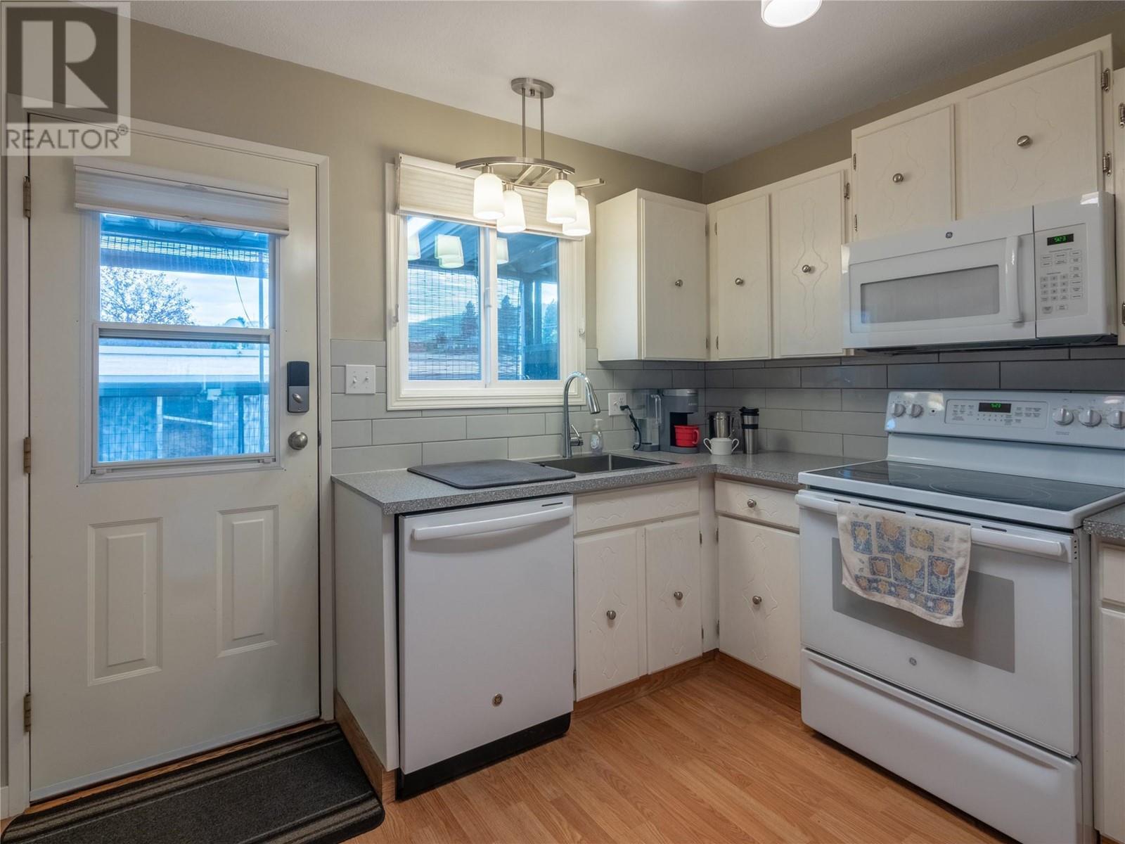 












13707 Dickson Avenue Unit# 13

,
Summerland,




British Columbia
V0H1Z0

