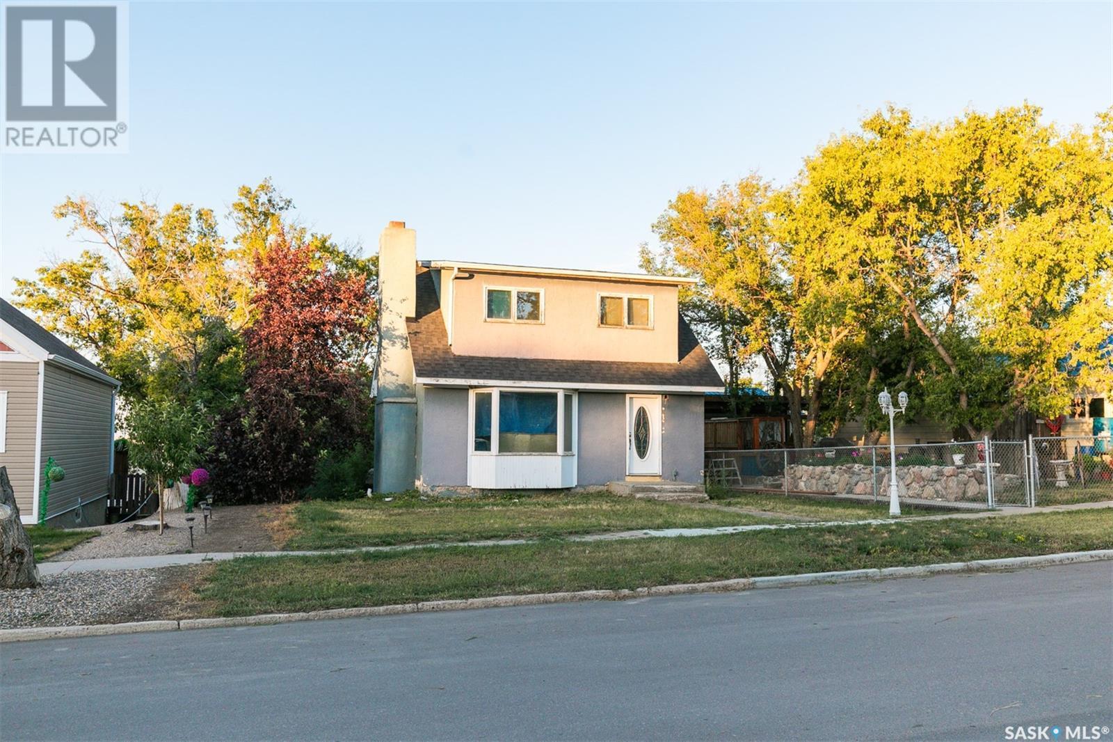 












306 Saskatchewan AVENUE

,
Kerrobert,




Saskatchewan
S0L1R0


