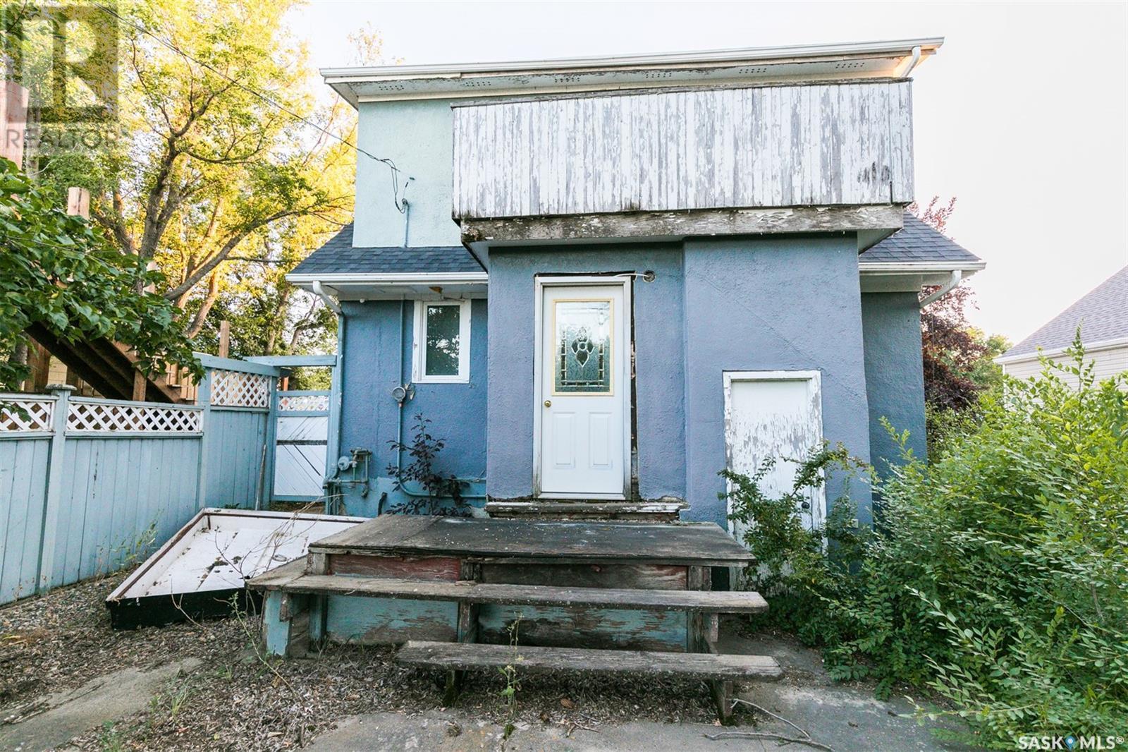 












306 Saskatchewan AVENUE

,
Kerrobert,




Saskatchewan
S0L1R0


